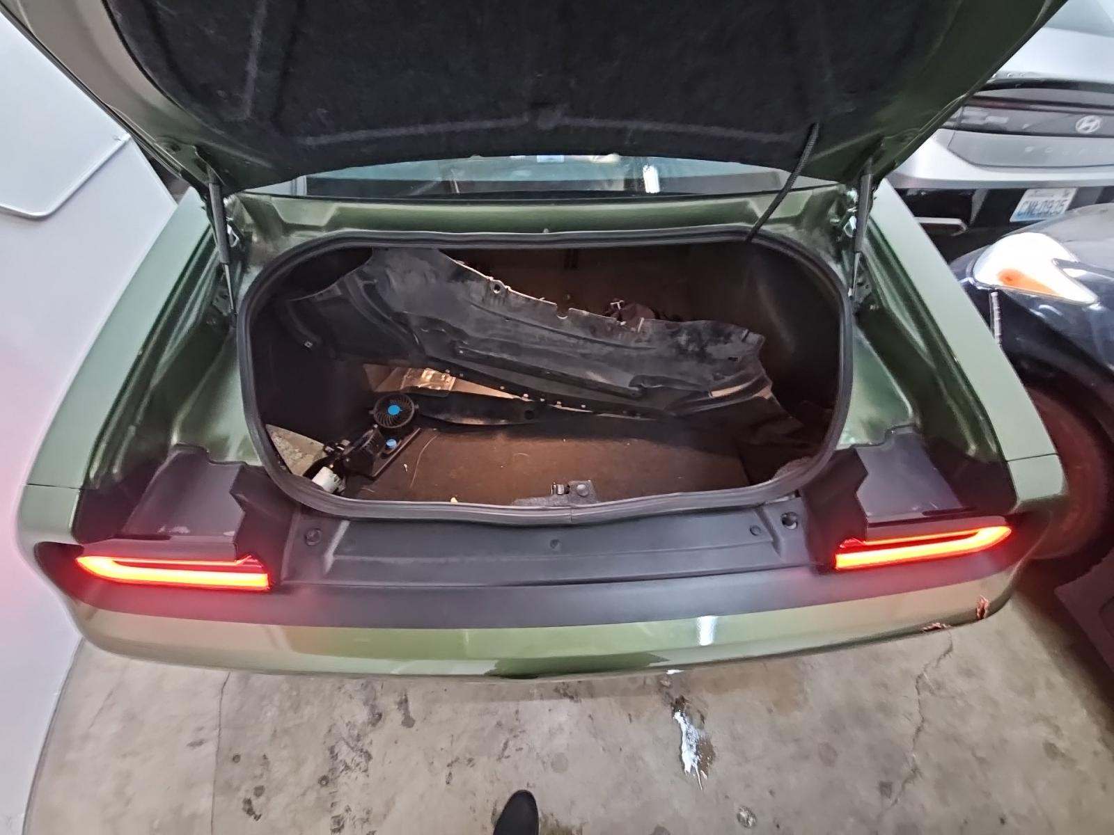 2022 Dodge Challenger SXT RWD