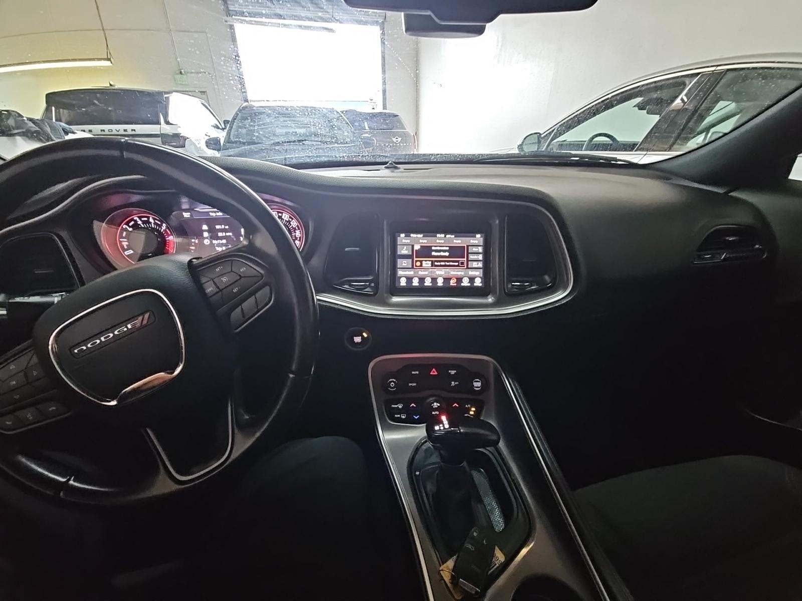 2022 Dodge Challenger SXT RWD