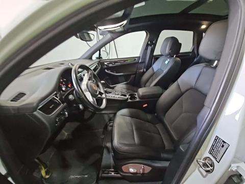2018 Porsche Macan Base AWD