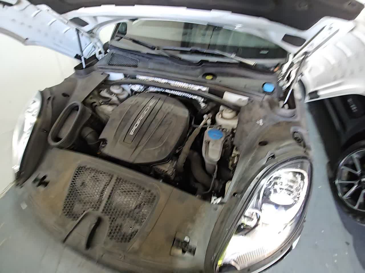 2018 Porsche Macan Base AWD