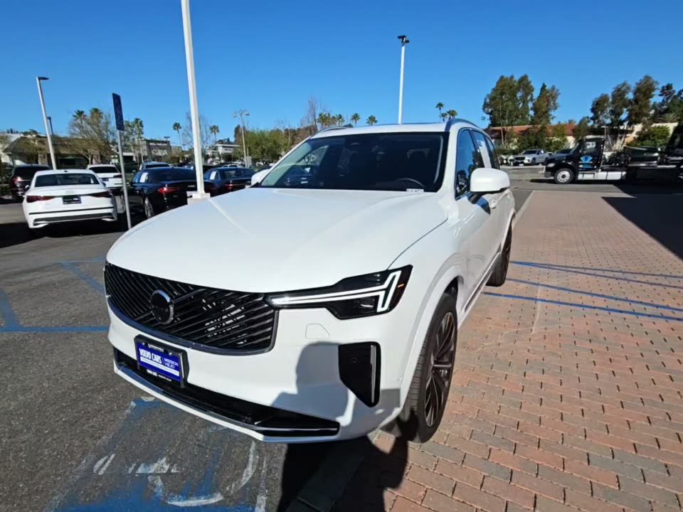 2025 Volvo XC90 B5 Plus AWD