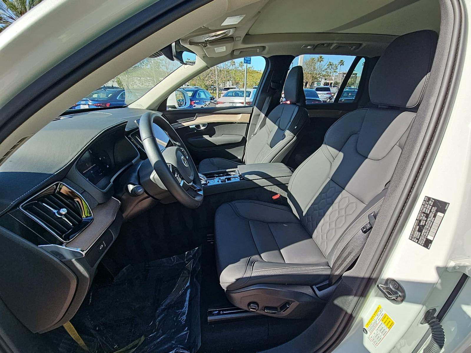 2025 Volvo XC90 B5 Plus AWD