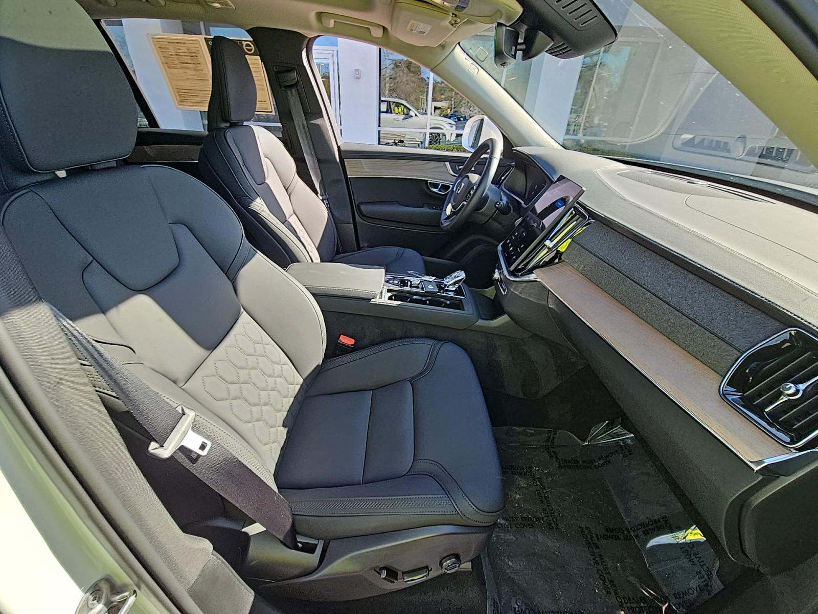 2025 Volvo XC90 B5 Plus AWD