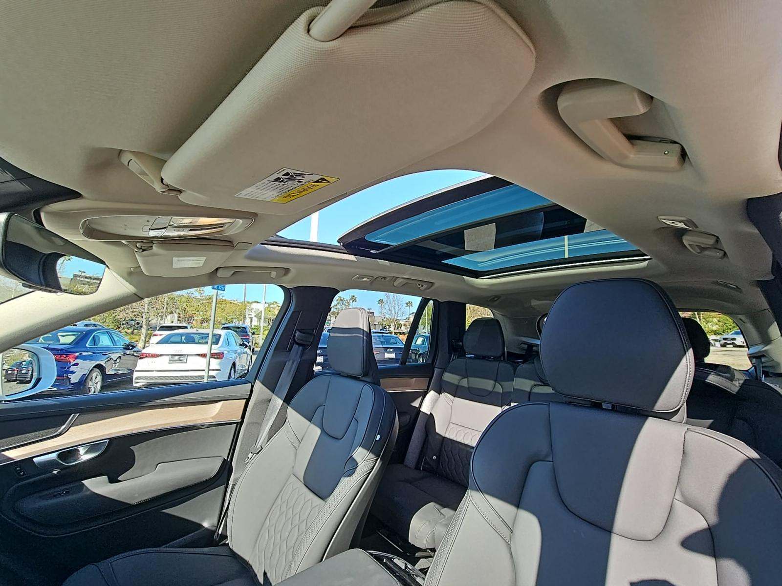 2025 Volvo XC90 B5 Plus AWD