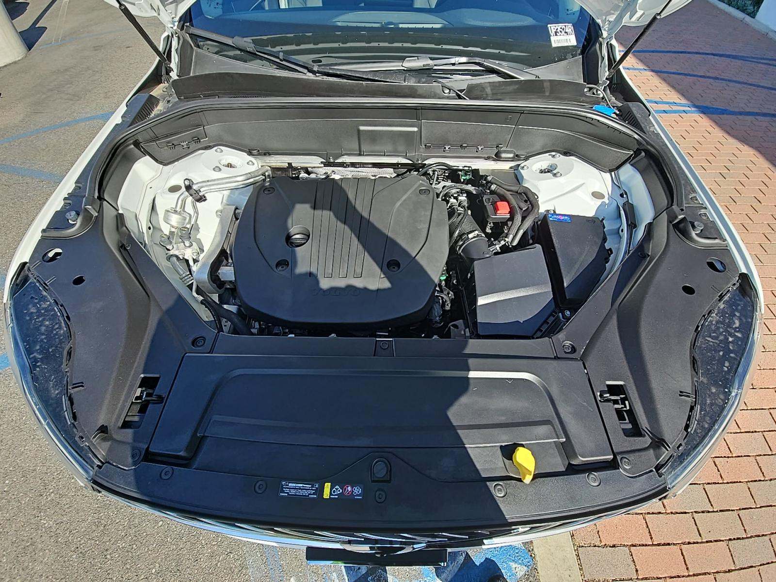 2025 Volvo XC90 B5 Plus AWD