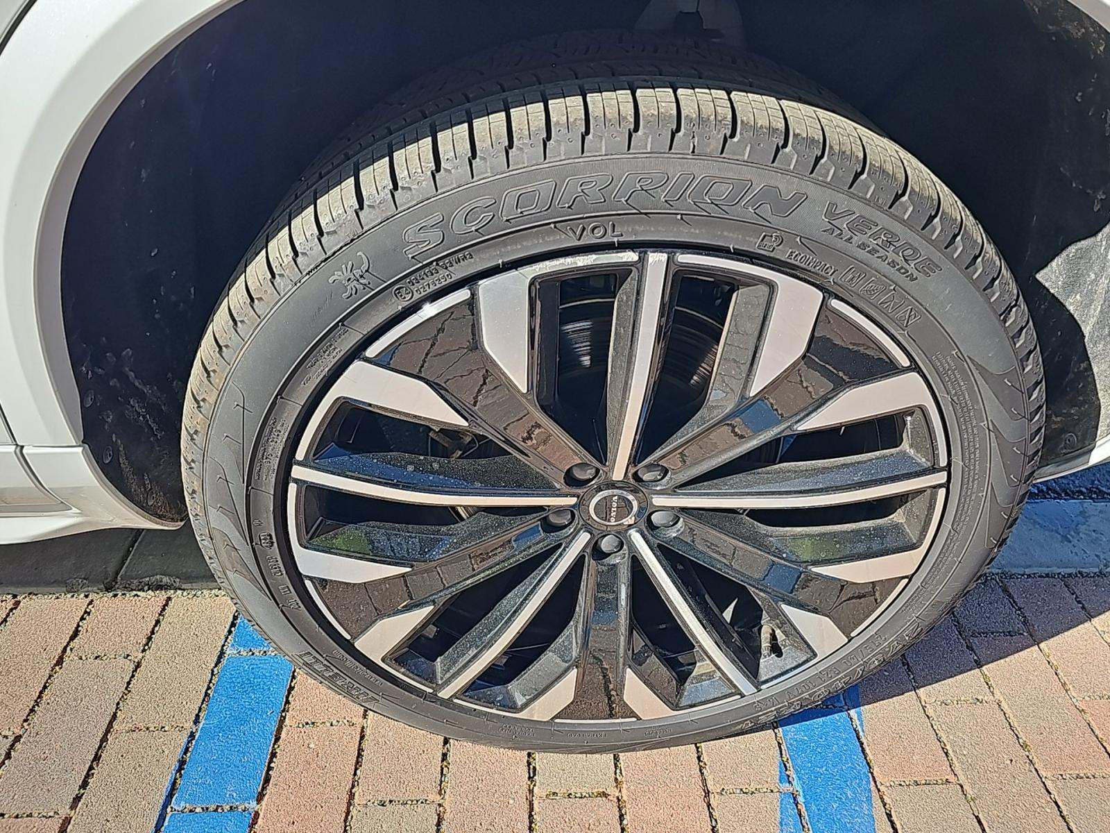 2025 Volvo XC90 B5 Plus AWD