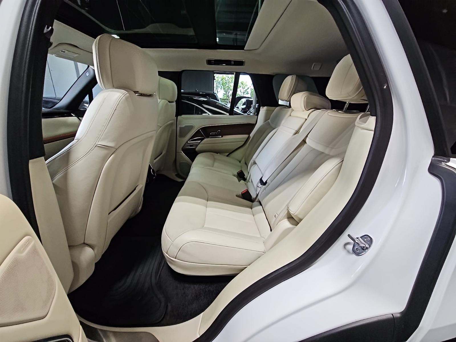 2023 Land Rover Range Rover SE AWD