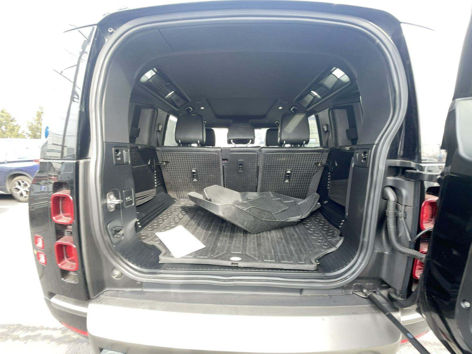 2021 Land Rover Defender 110 X-Dynamic SE AWD