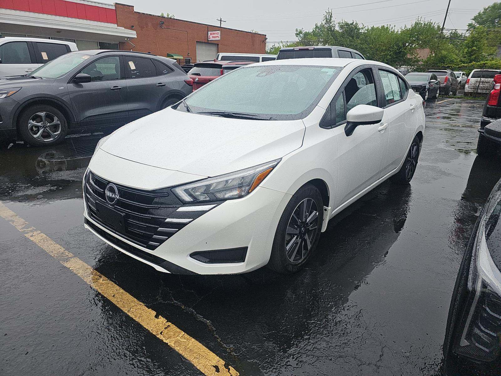NISSAN VERSA - 1
