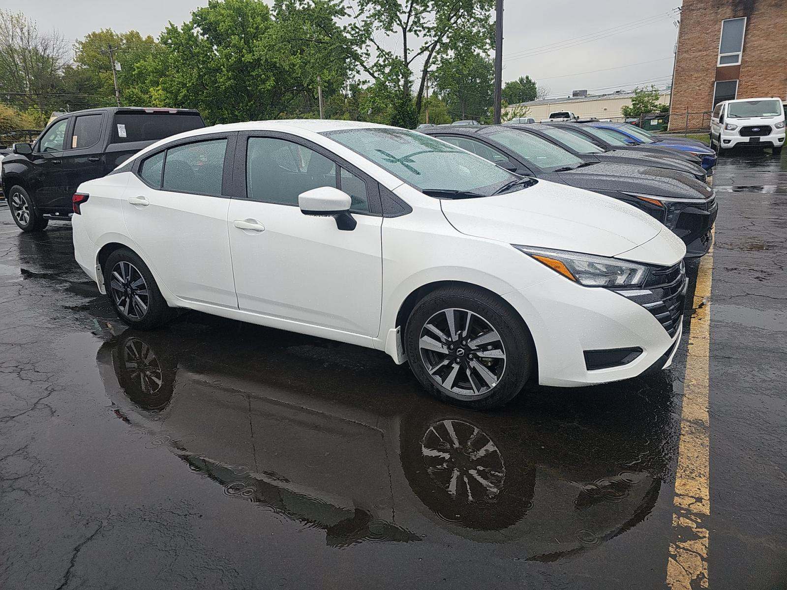 NISSAN VERSA - 4