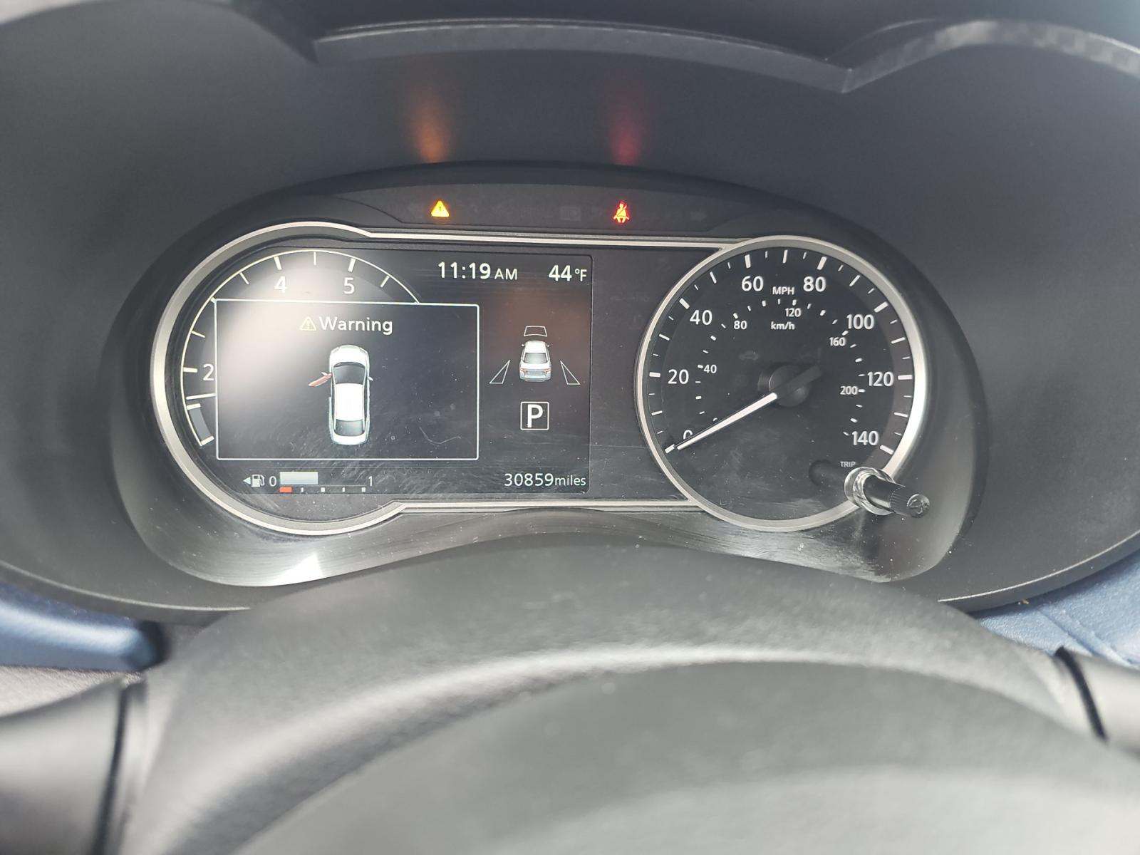 NISSAN VERSA - 9