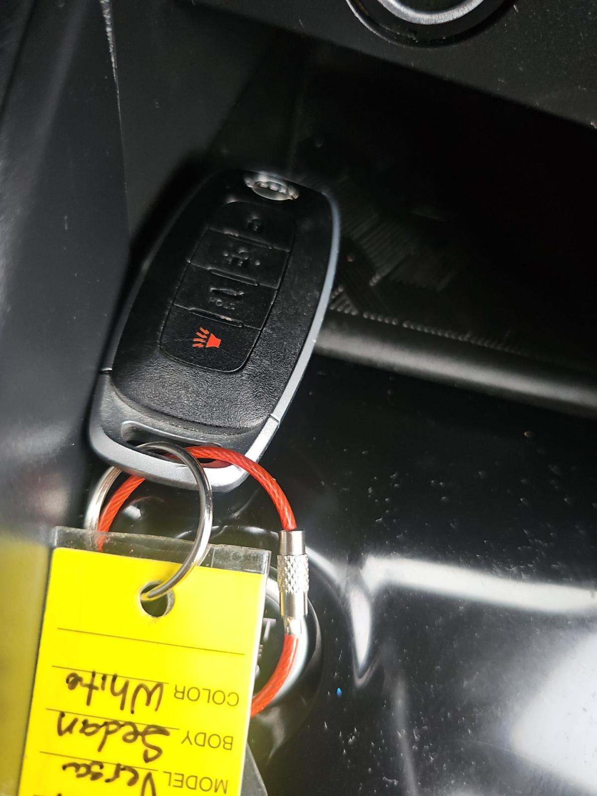 NISSAN VERSA - 8