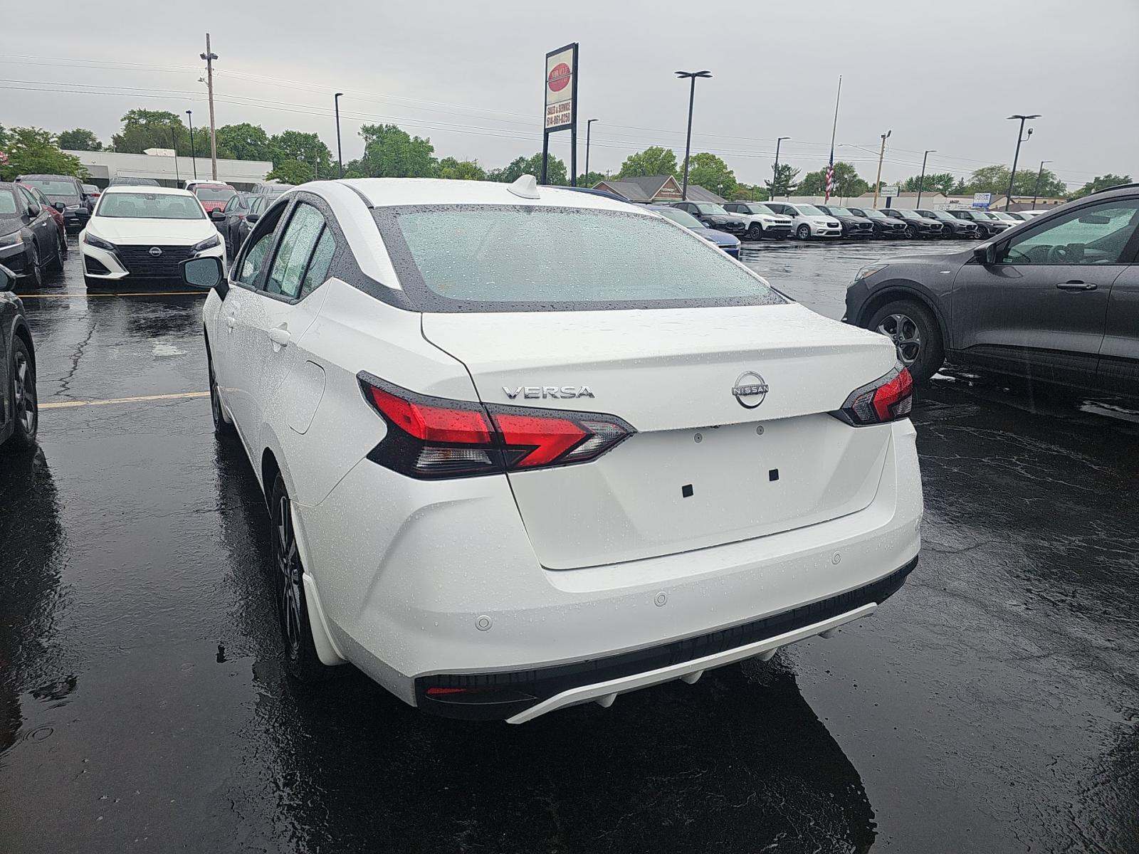 NISSAN VERSA - 2