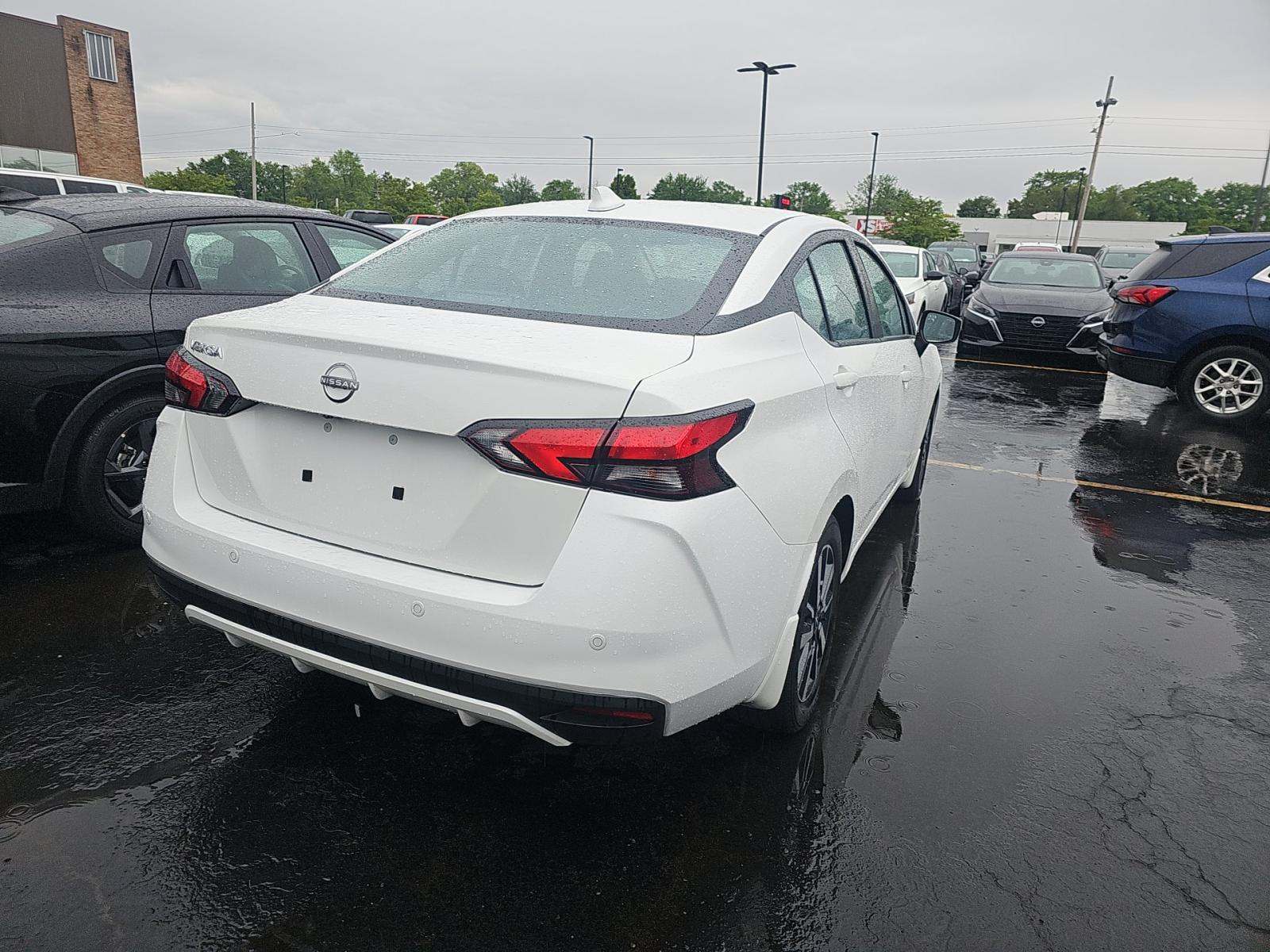 NISSAN VERSA - 3
