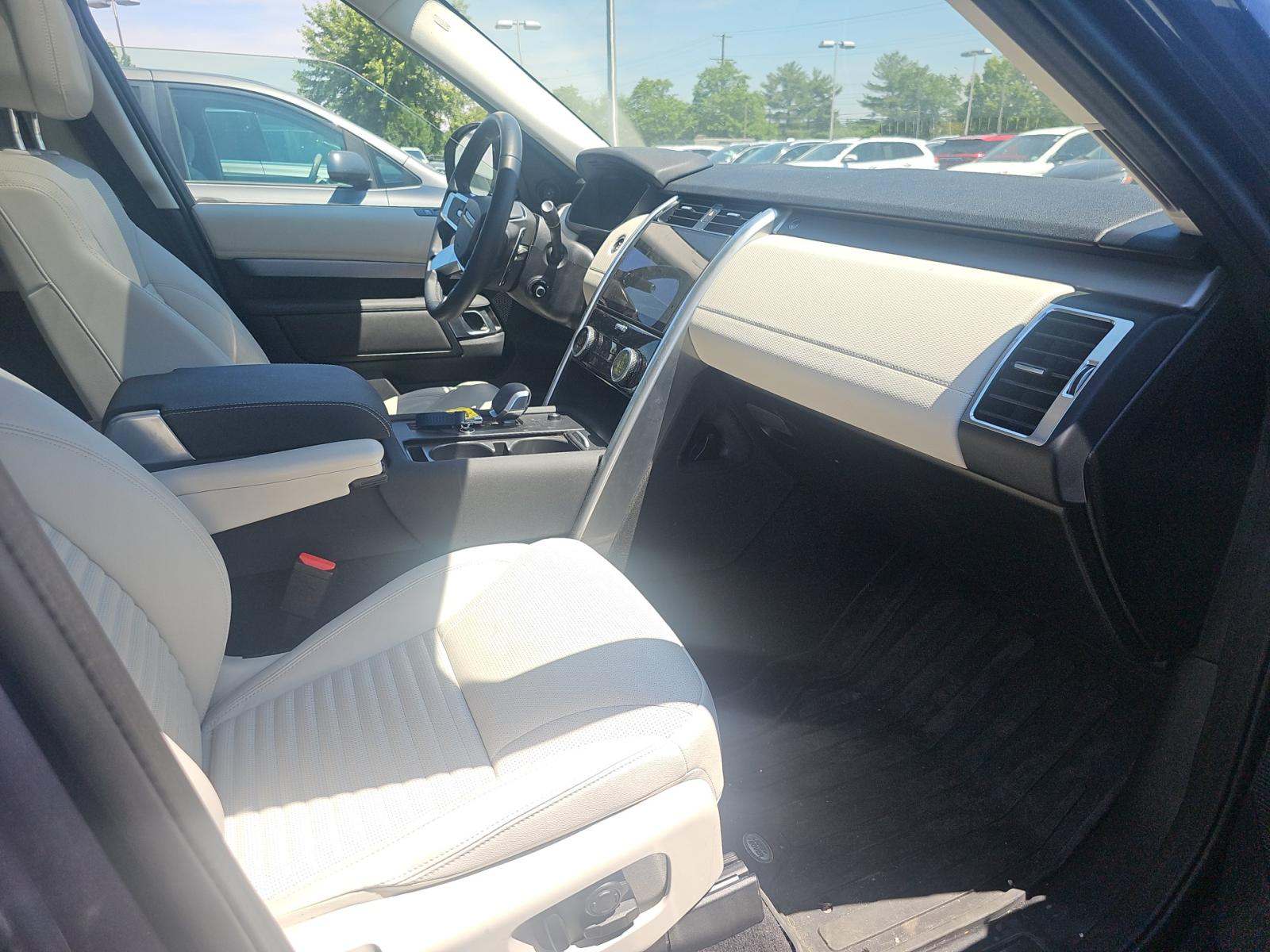 2025 Land Rover Discovery Dynamic SE AWD