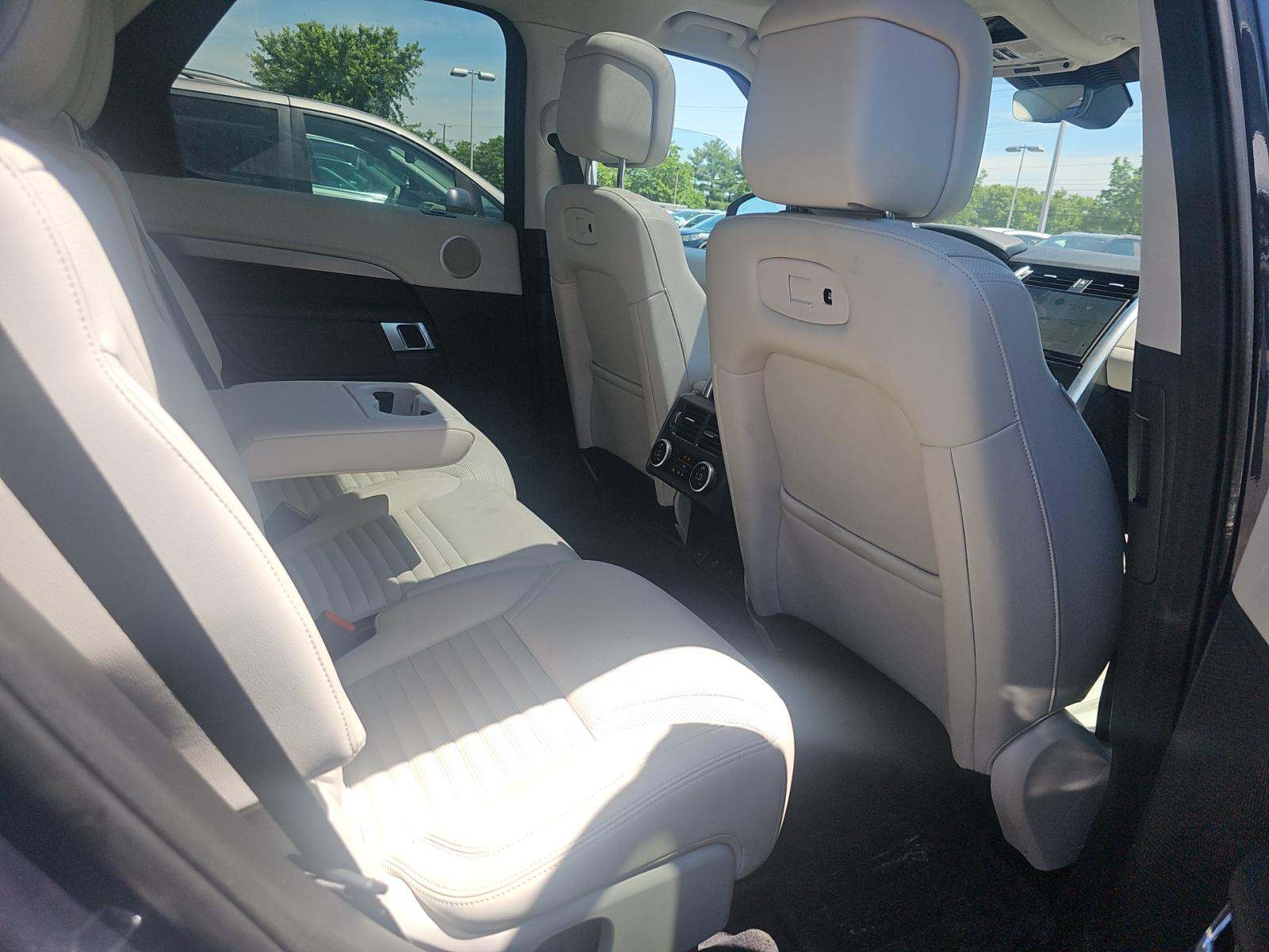 2025 Land Rover Discovery Dynamic SE AWD