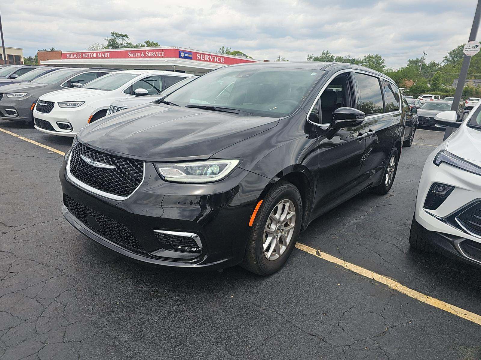 2025 Chrysler Pacifica Select FWD