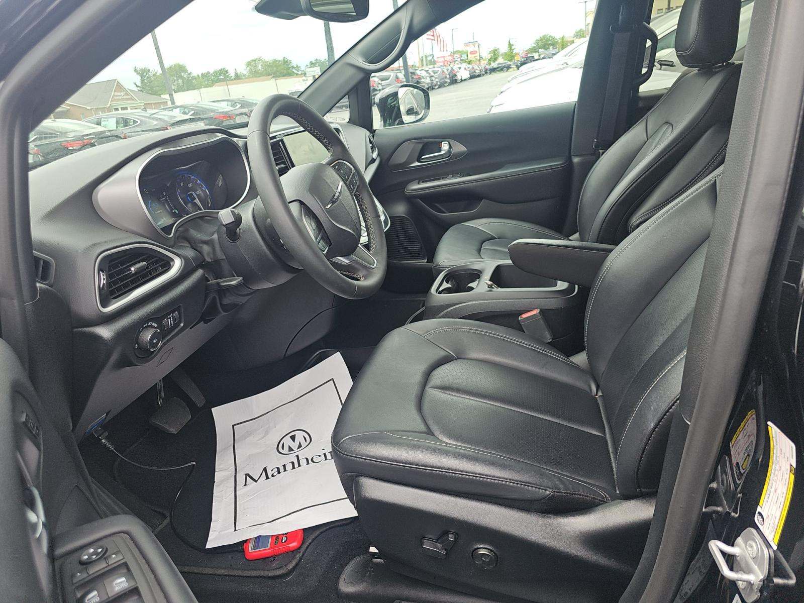2025 Chrysler Pacifica Select FWD