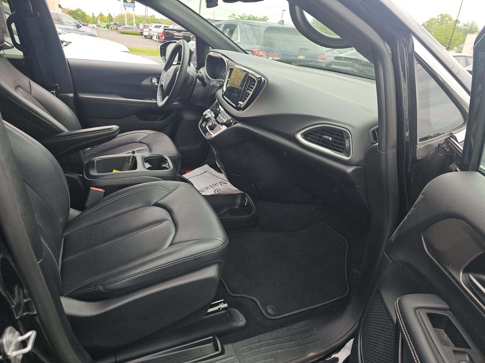 2025 Chrysler Pacifica Select FWD