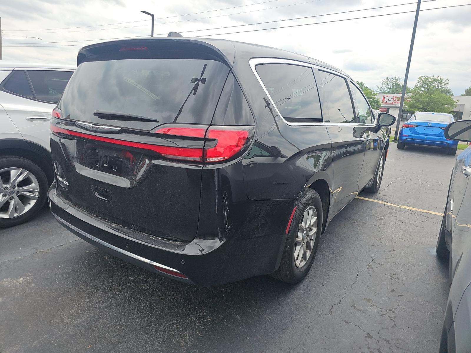 2025 Chrysler Pacifica Select FWD