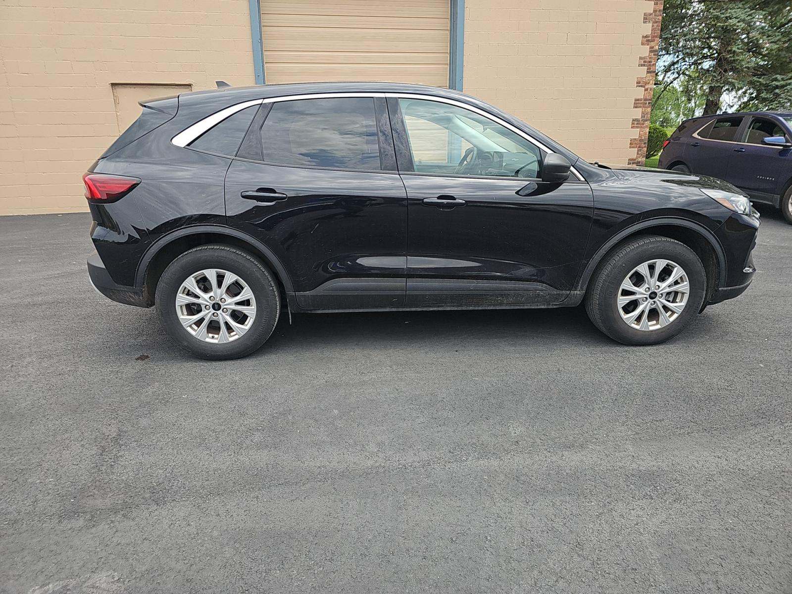 FORD ESCAPE - 4