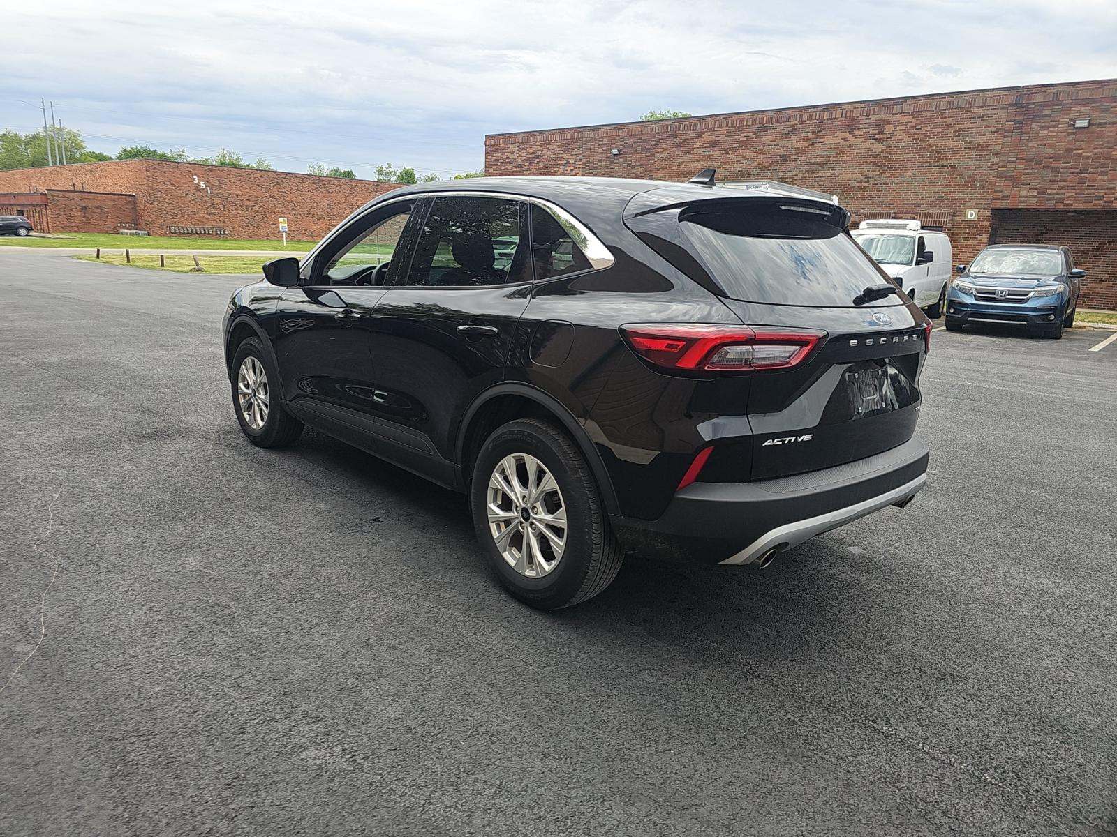 FORD ESCAPE - 2