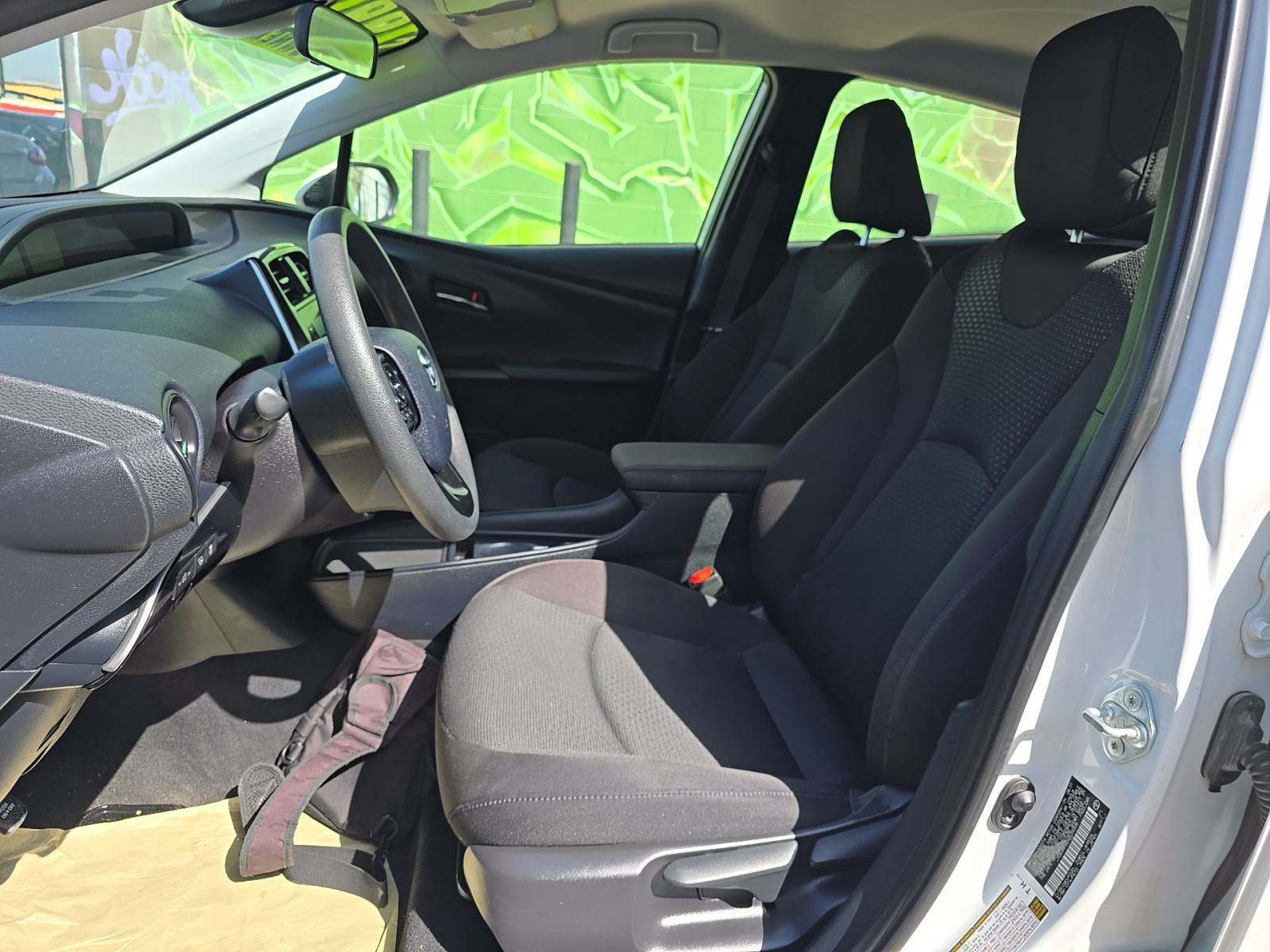 2022 Toyota Prius LE FWD