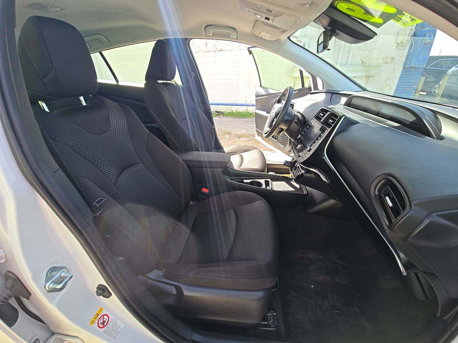 2022 Toyota Prius LE FWD