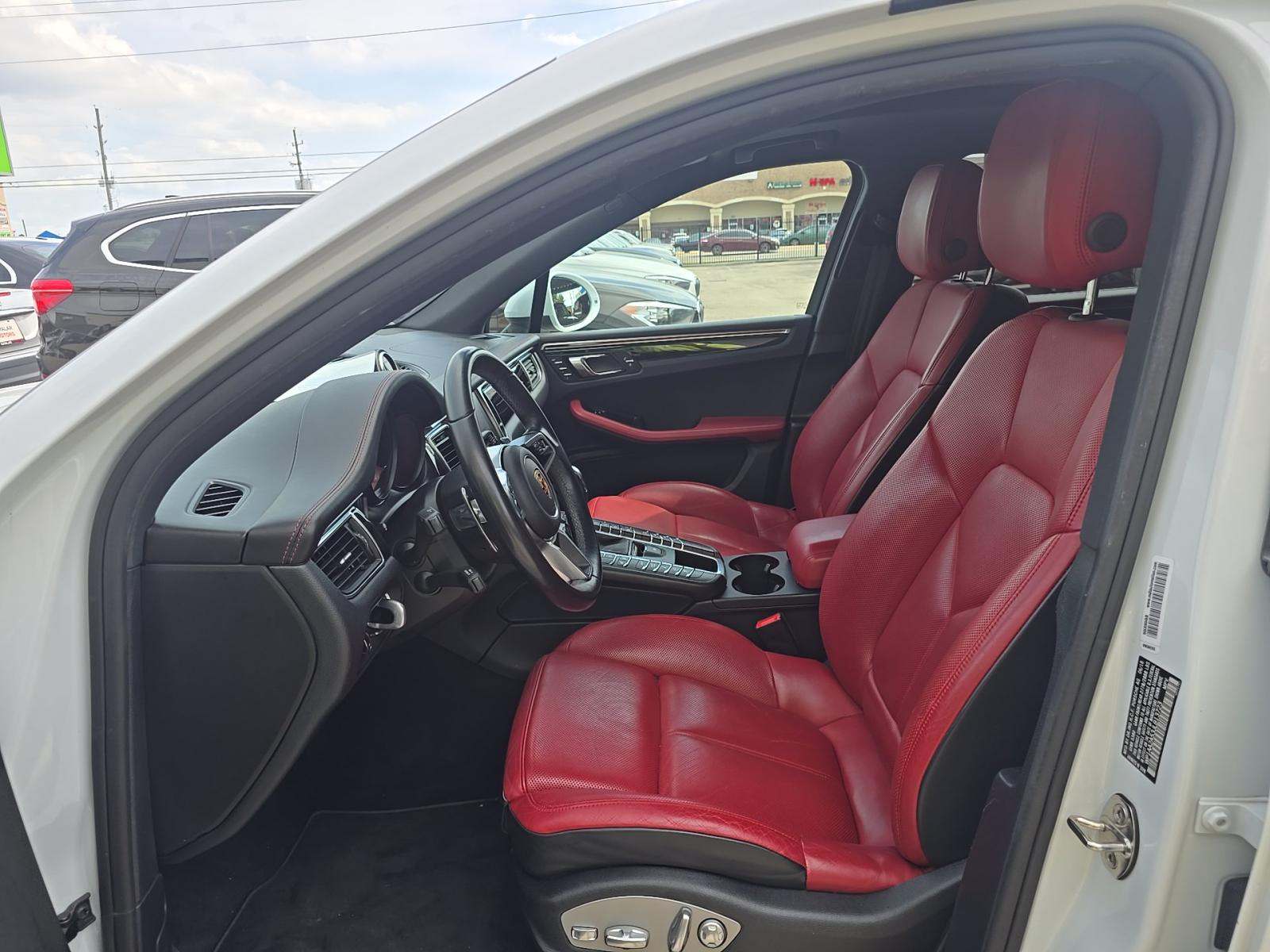 PORSCHE MACAN - 2