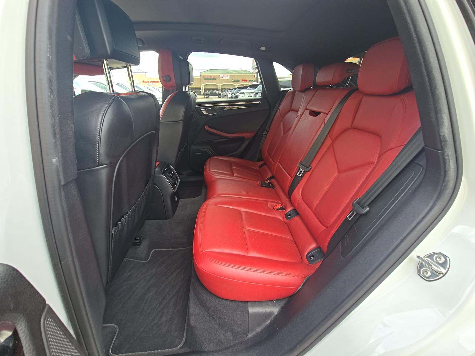 PORSCHE MACAN - 9