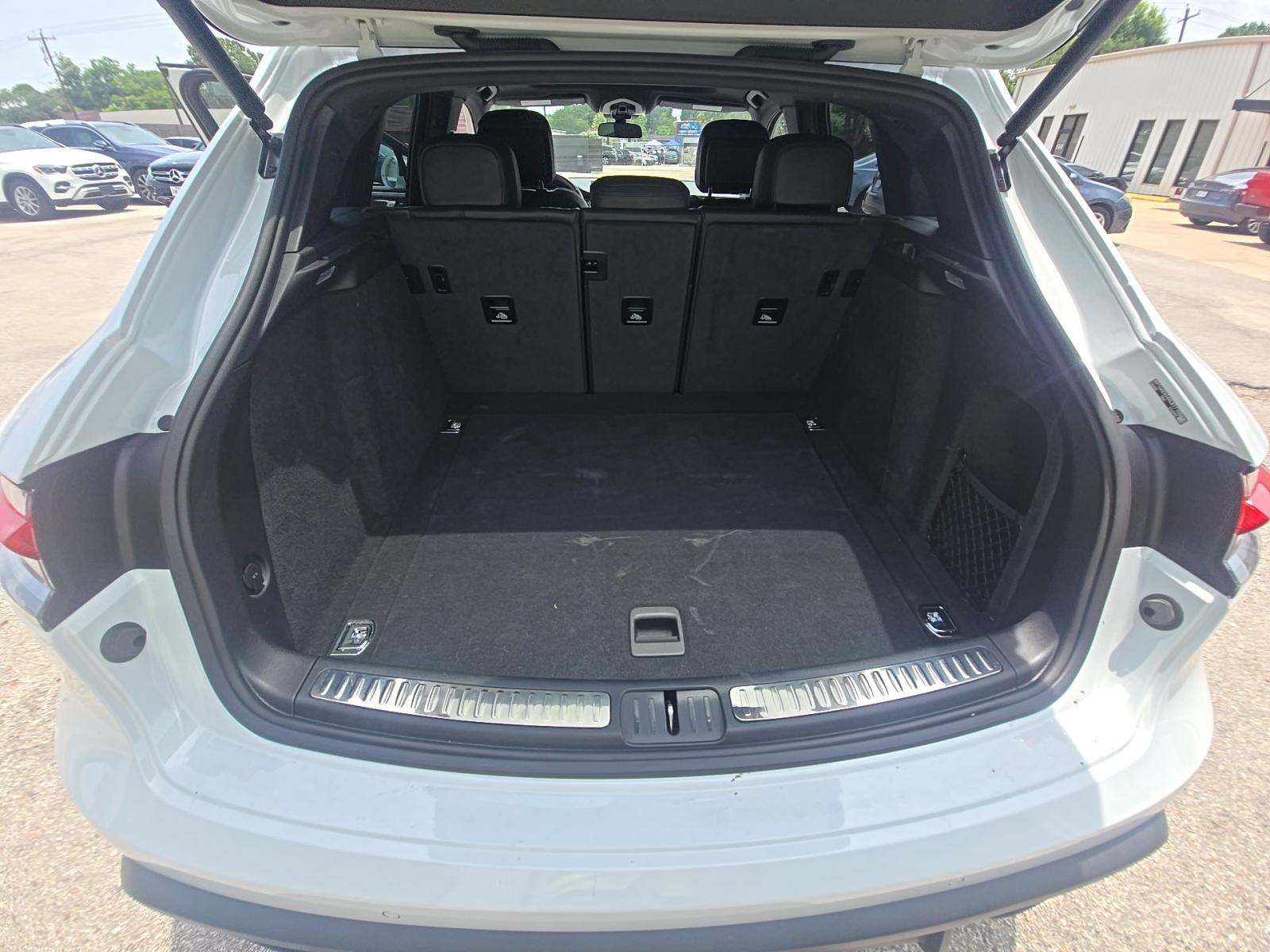 2024 Porsche Macan Base AWD