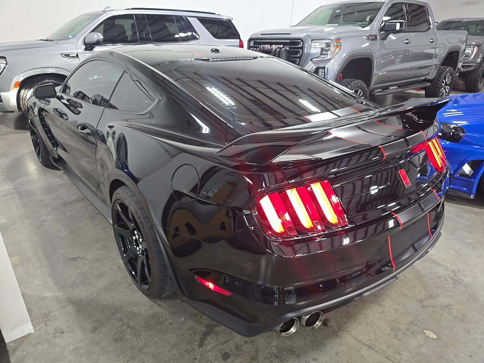 FORD MUSTANG - 2