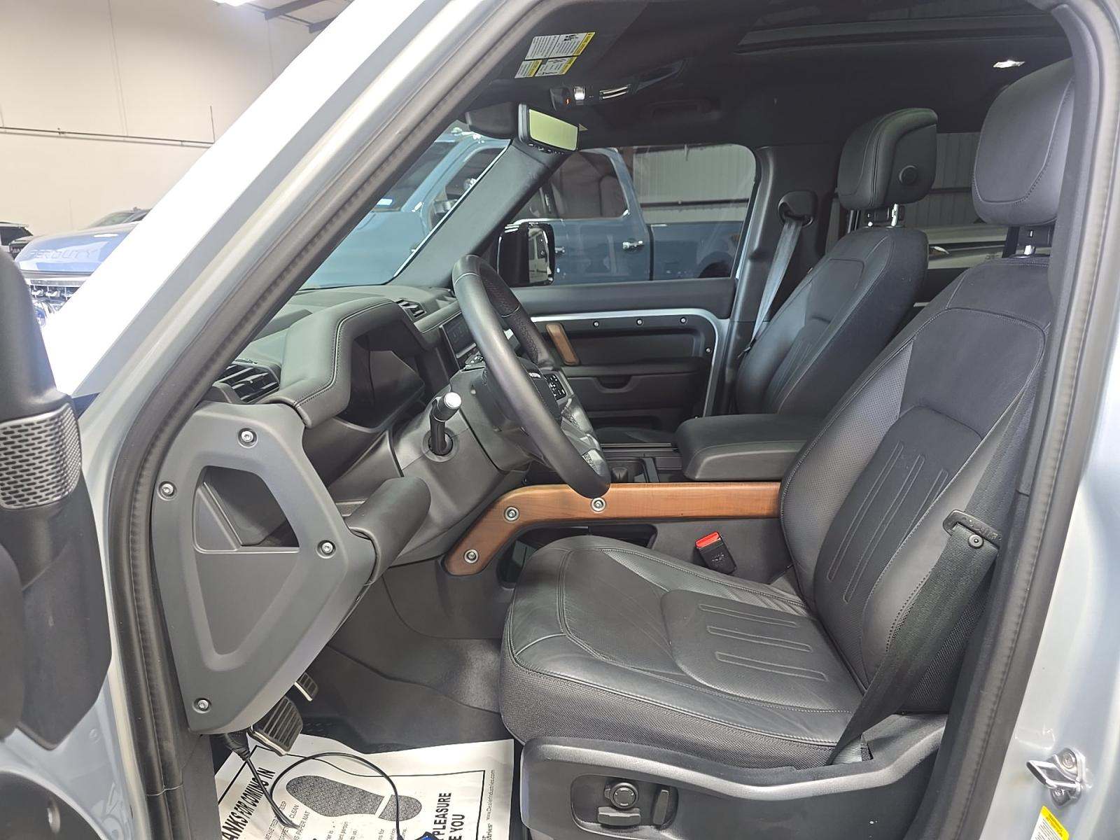LAND ROVER DEFENDER 110 - 6