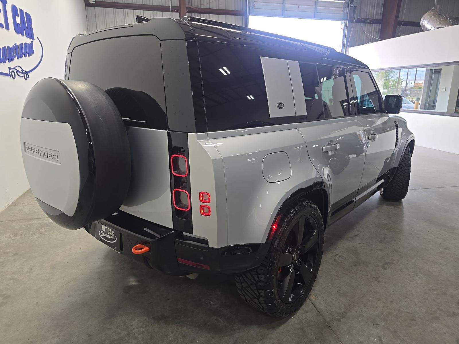 LAND ROVER DEFENDER 110 - 3