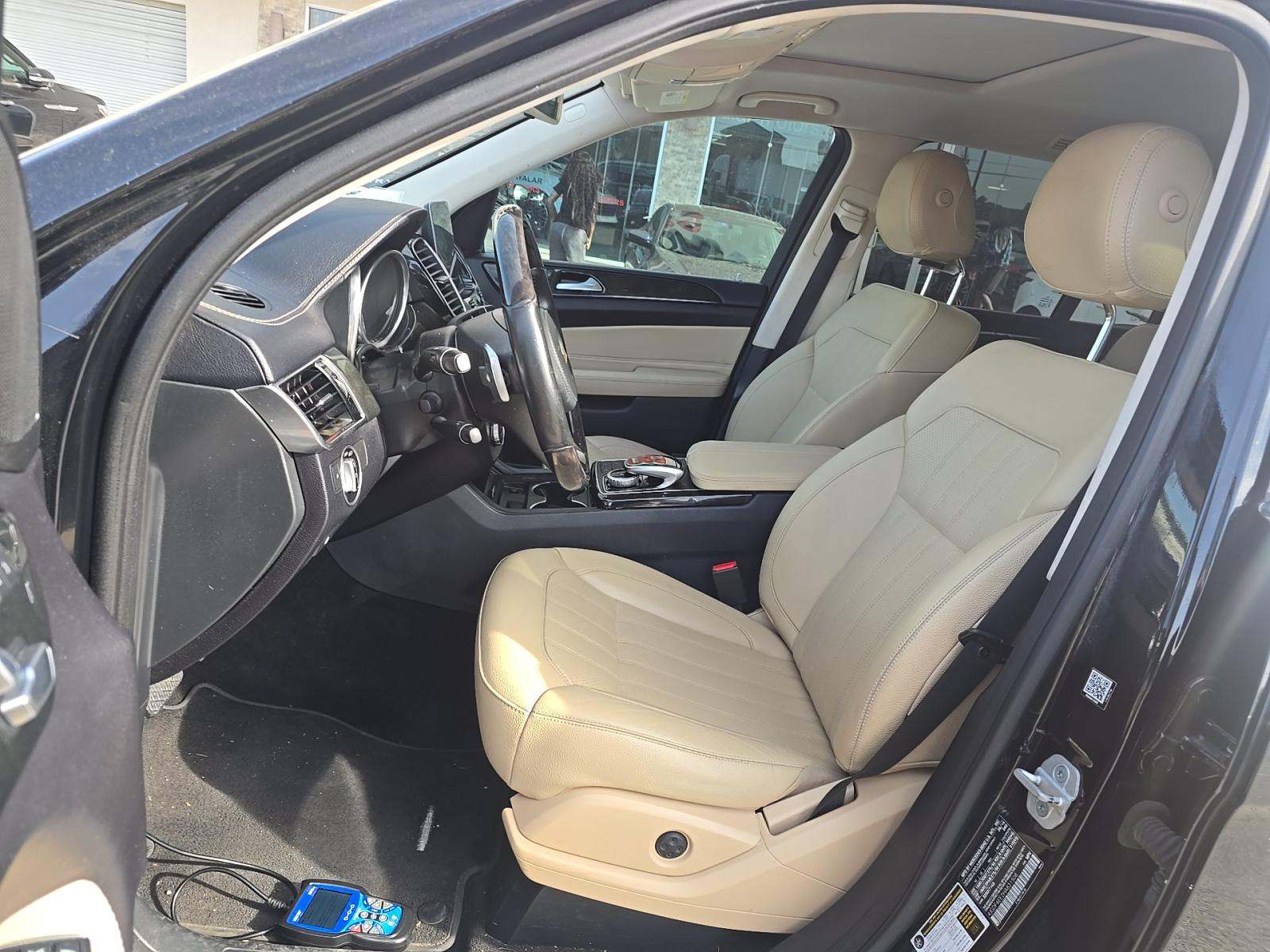 MERCEDES-BENZ GLS - 2