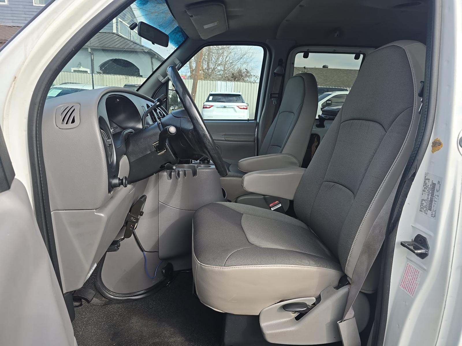 FORD E-350 - 2
