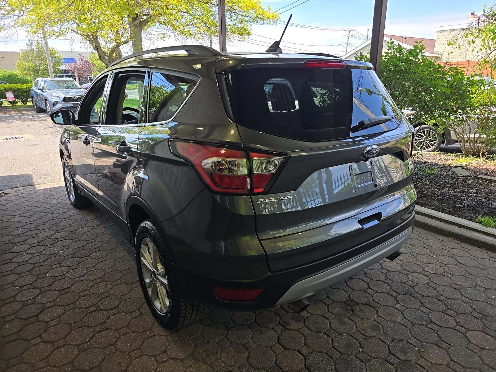 FORD ESCAPE - 2