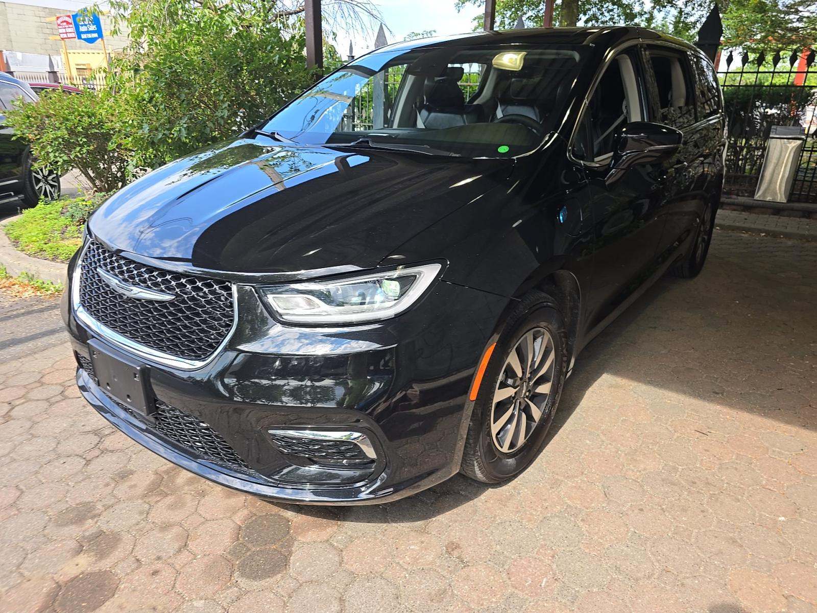 2024 Chrysler Pacifica Hybrid Select FWD