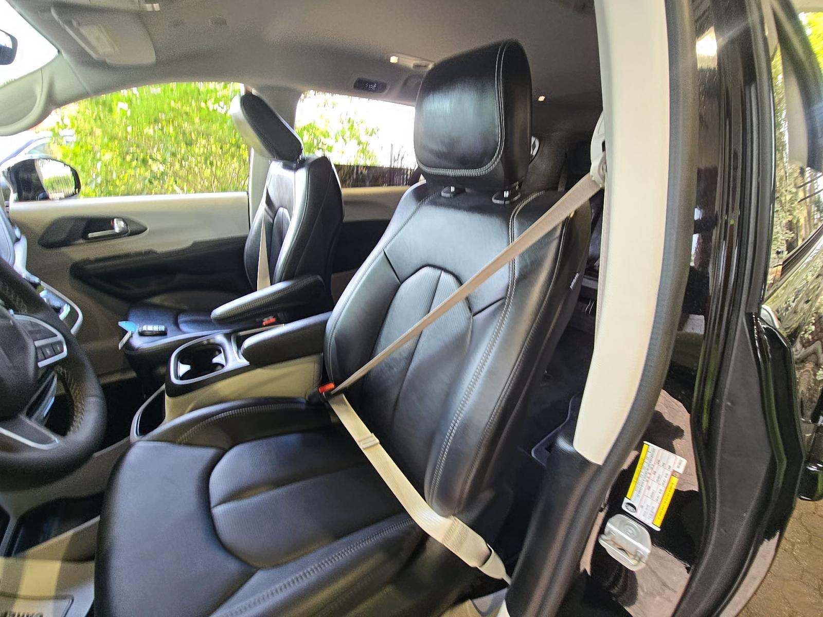 2024 Chrysler Pacifica Hybrid Select FWD