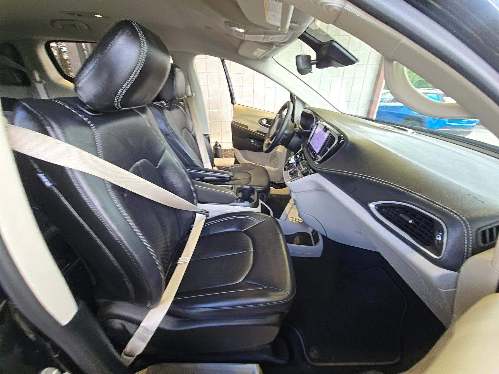 2024 Chrysler Pacifica Hybrid Select FWD