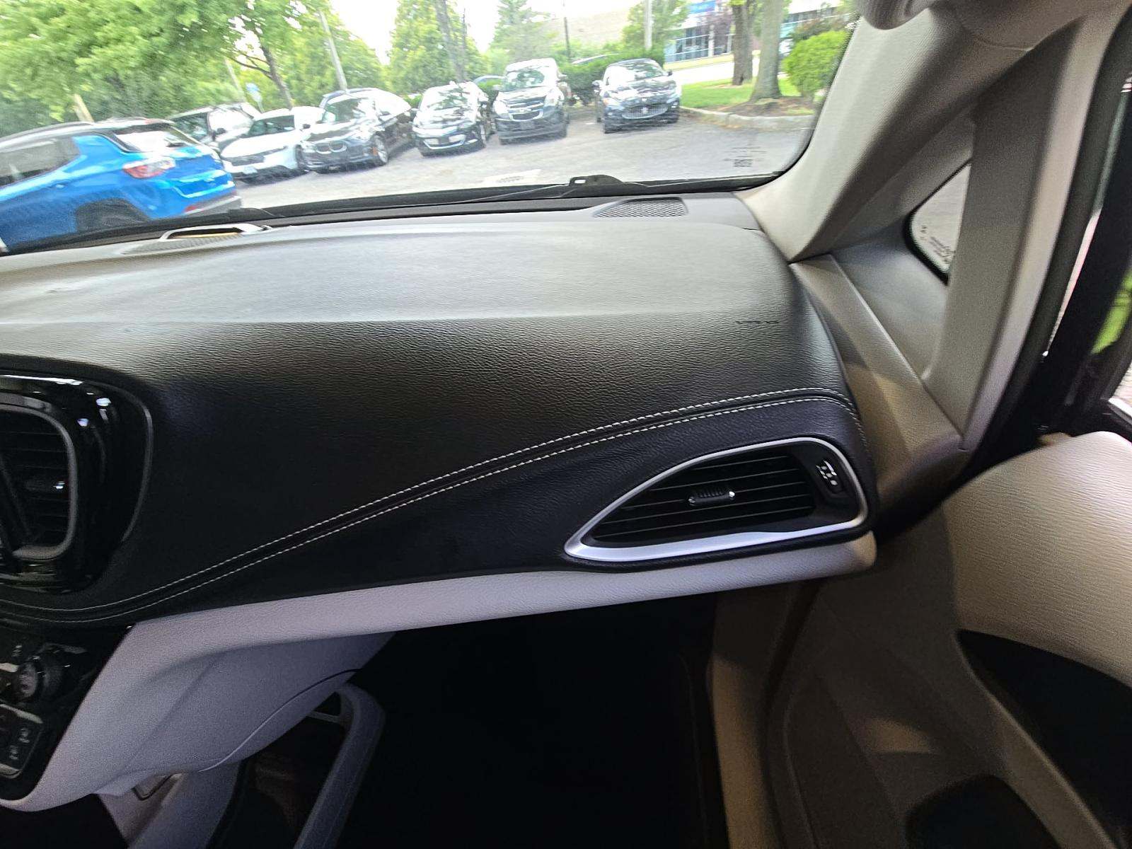 2024 Chrysler Pacifica Hybrid Select FWD