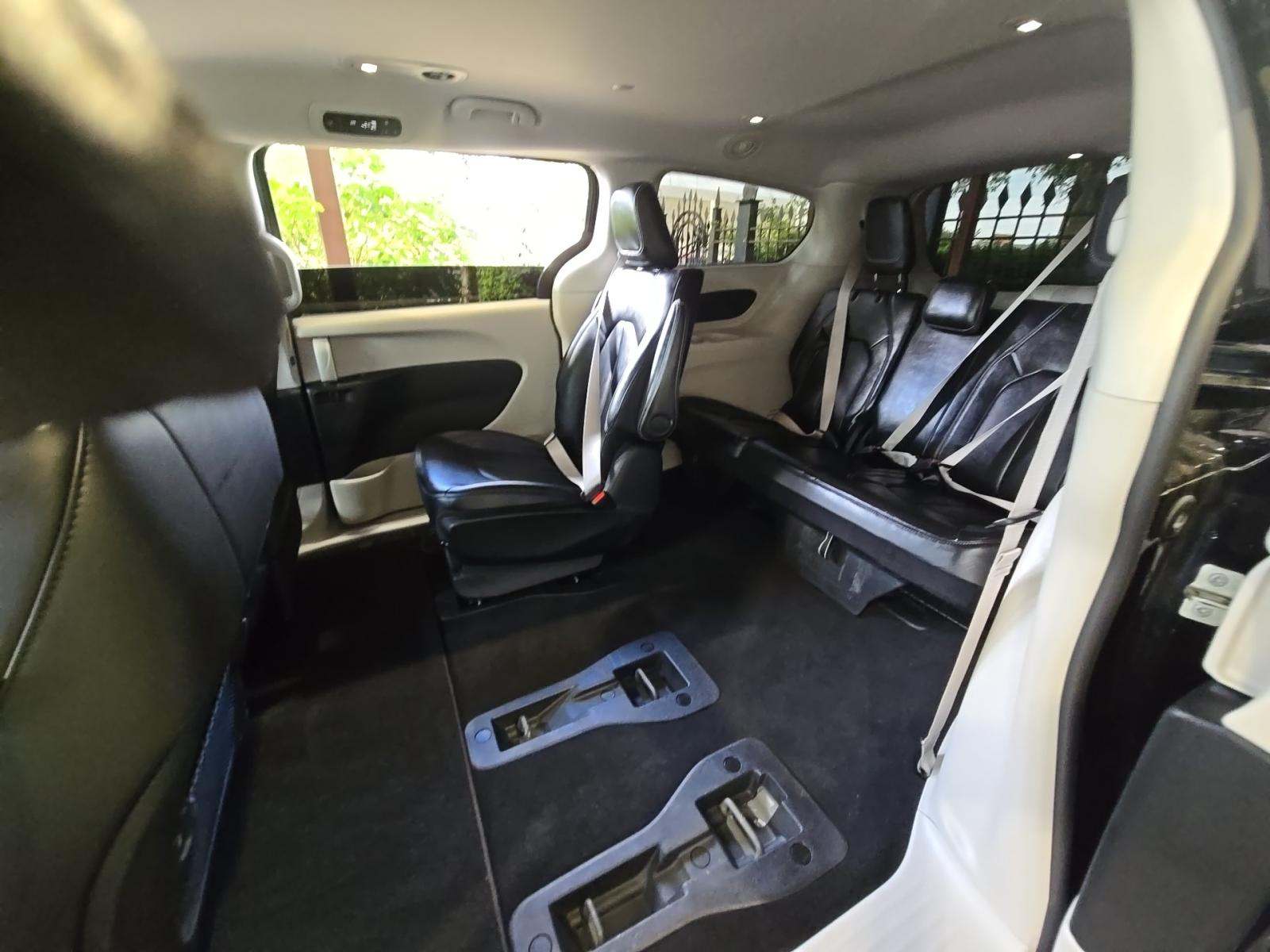 2024 Chrysler Pacifica Hybrid Select FWD