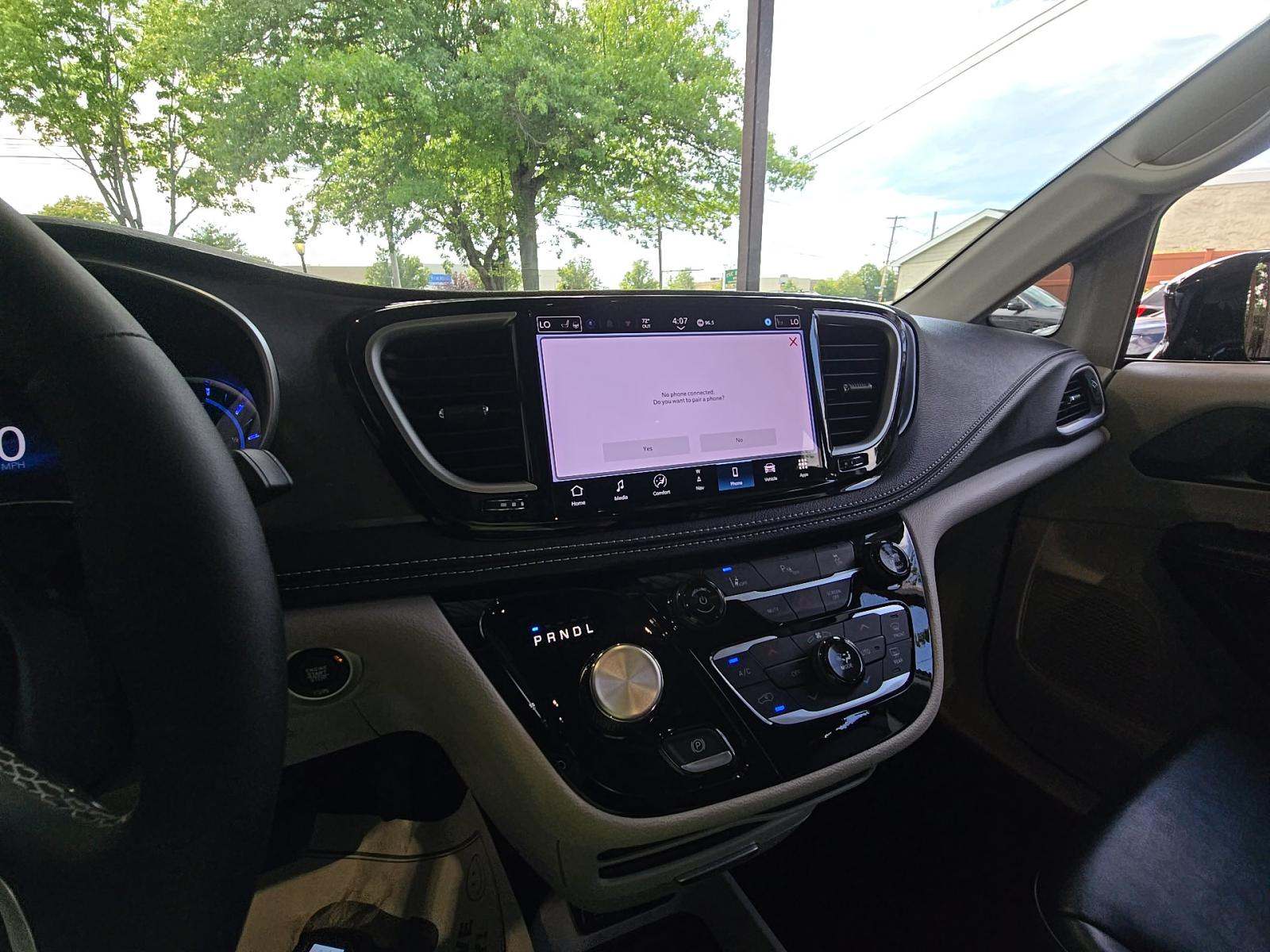 2024 Chrysler Pacifica Hybrid Select FWD