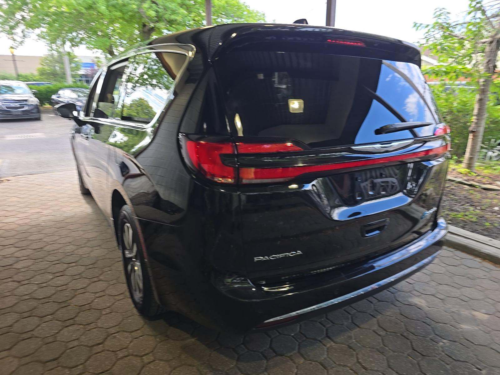 2024 Chrysler Pacifica Hybrid Select FWD