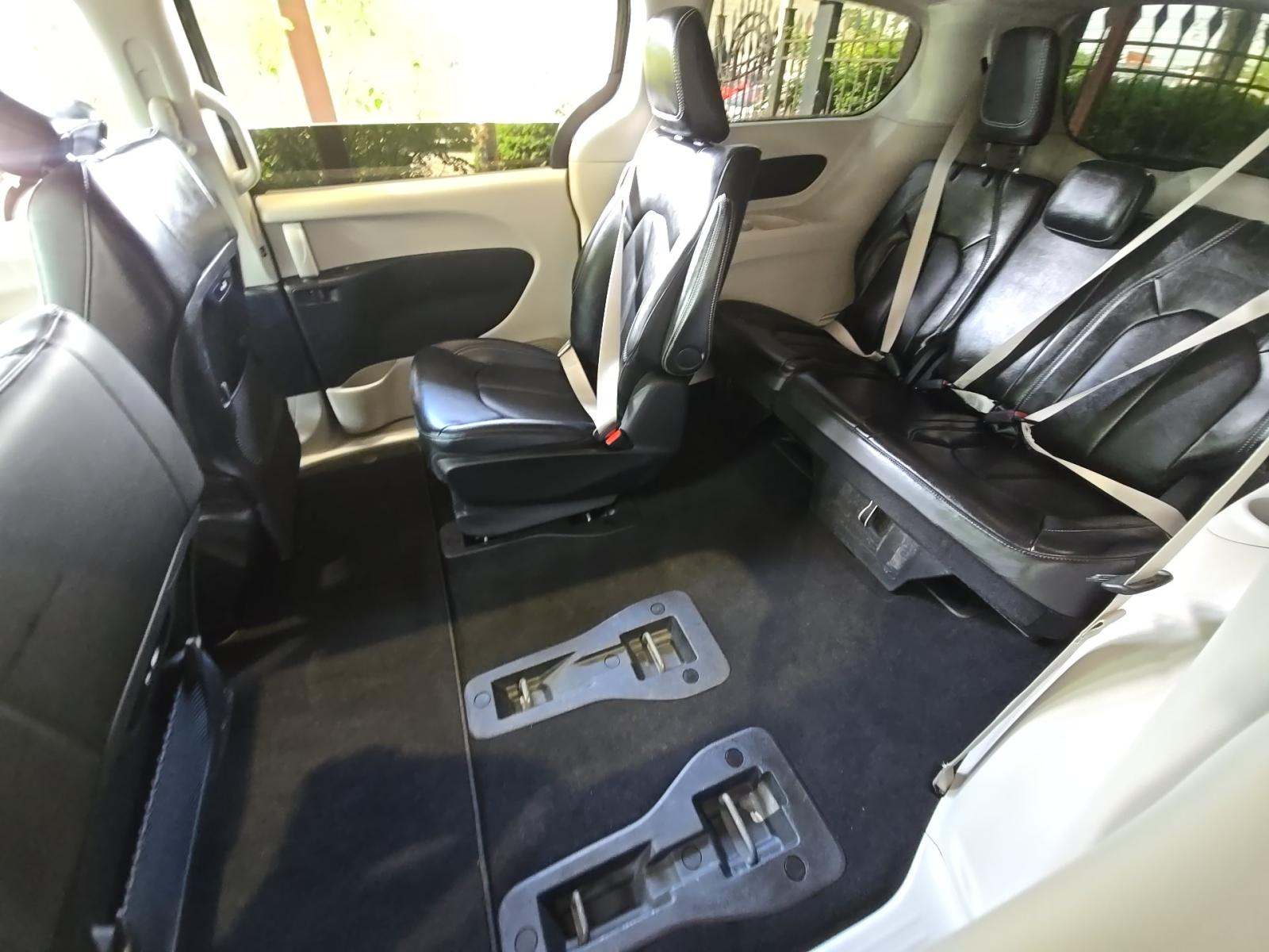 2024 Chrysler Pacifica Hybrid Select FWD