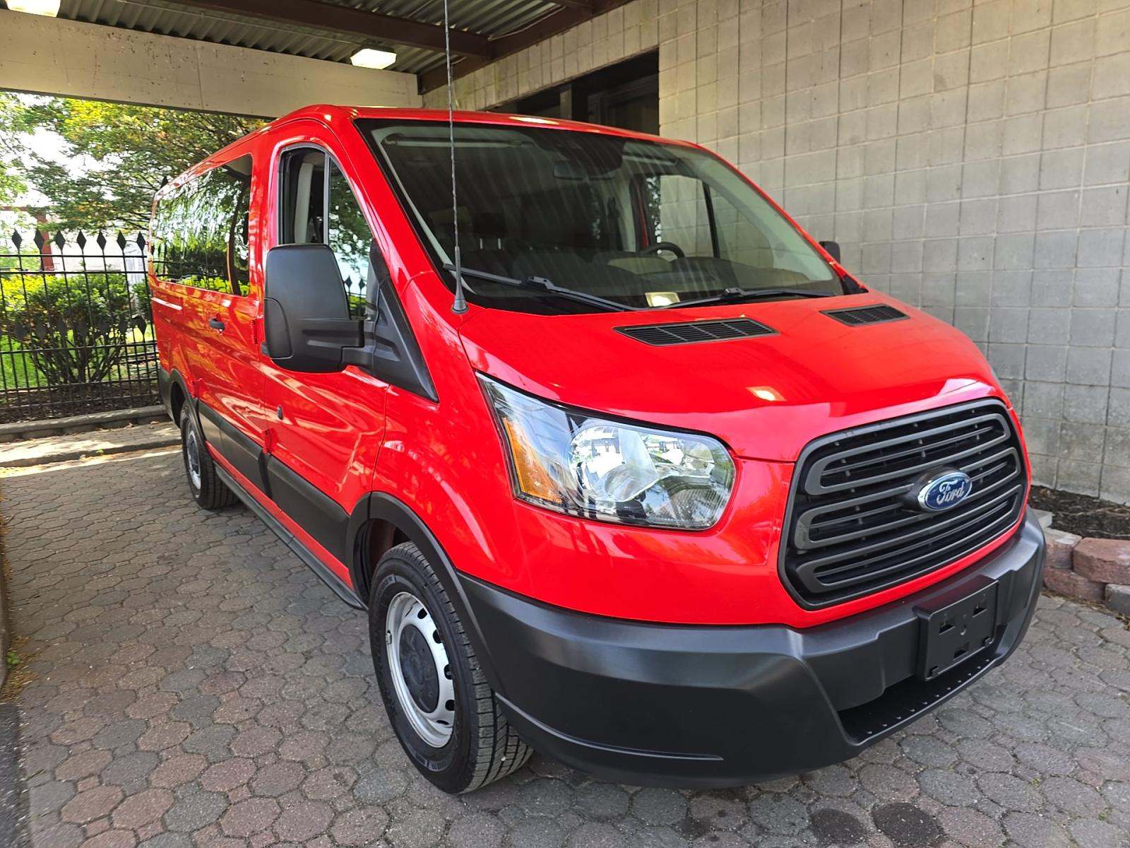 FORD TRANSIT 150 - 4
