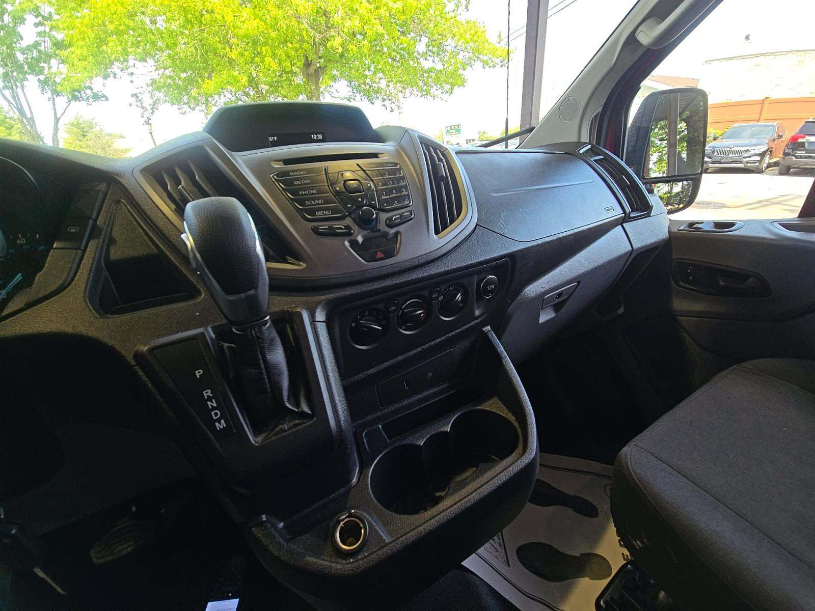 FORD TRANSIT 150 - 10