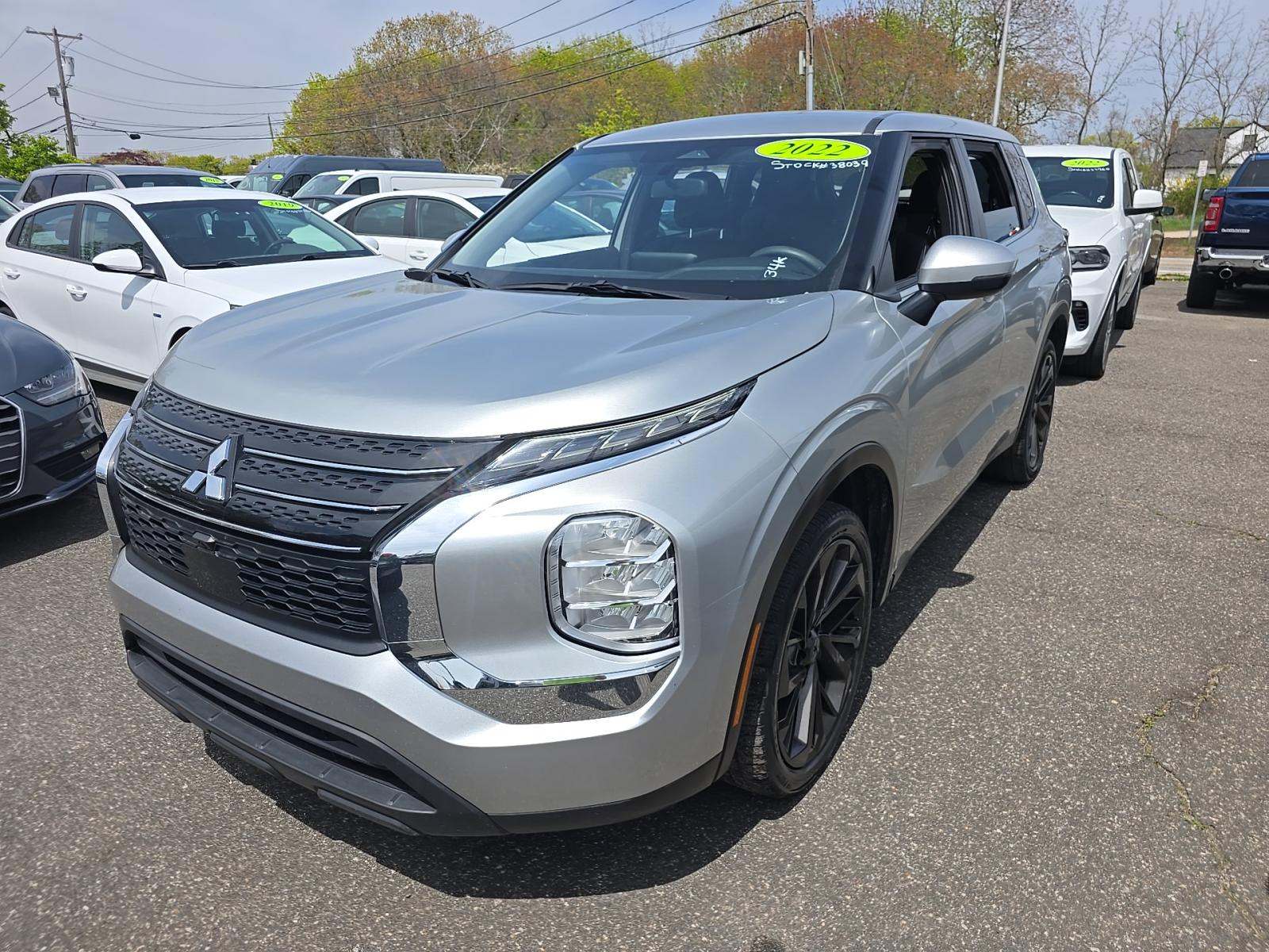2022 Mitsubishi Outlander ES FWD