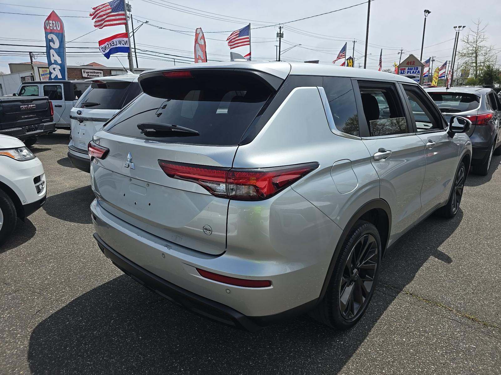 2022 Mitsubishi Outlander ES FWD