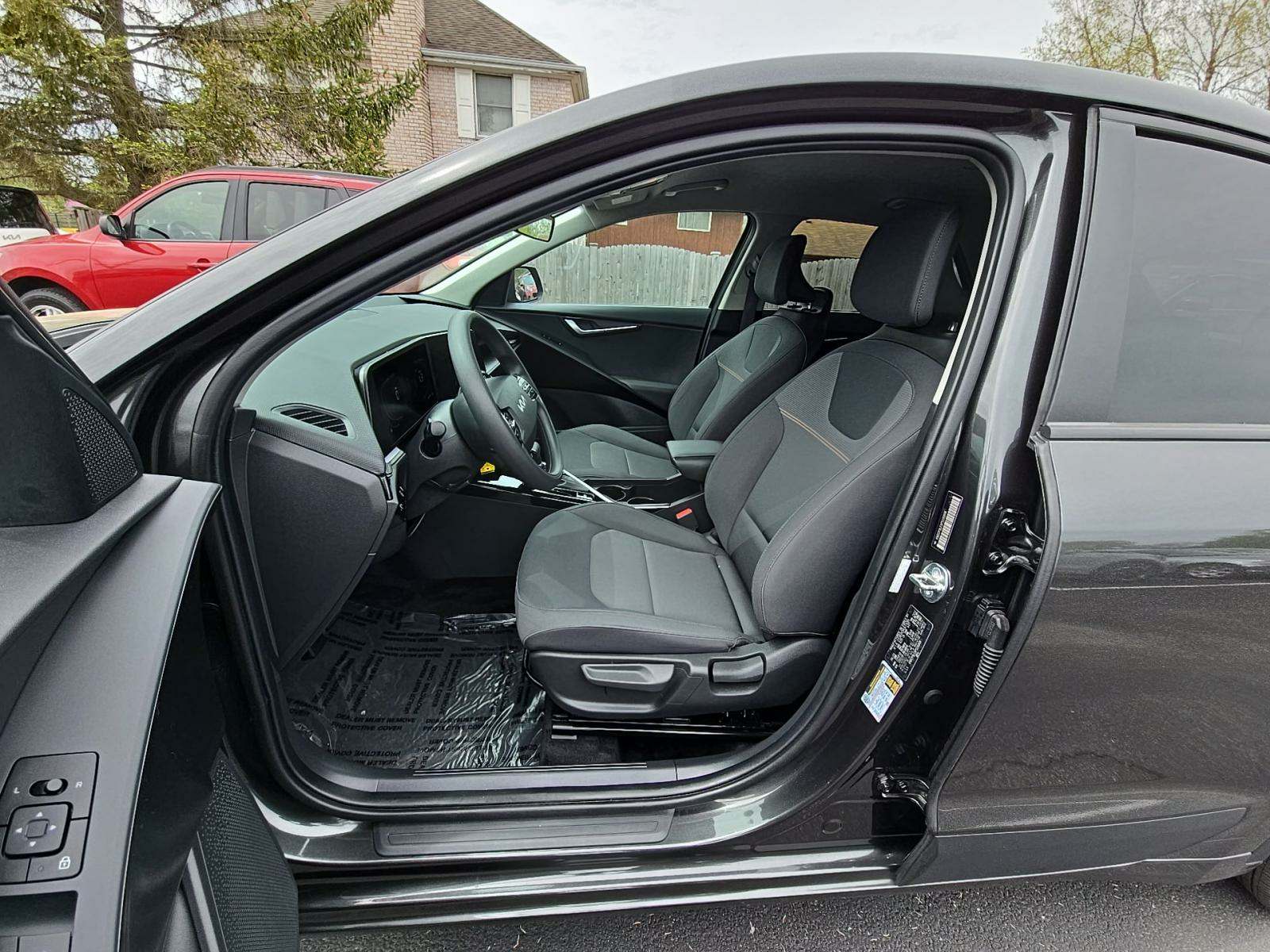 2023 Kia Niro LX FWD